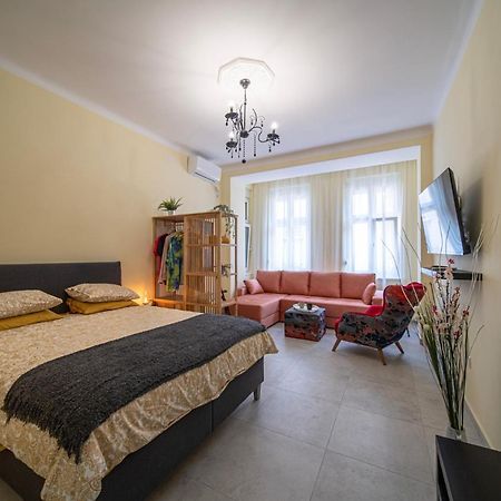Sunlit Artist Studio Lägenhet Belgrad Exteriör bild